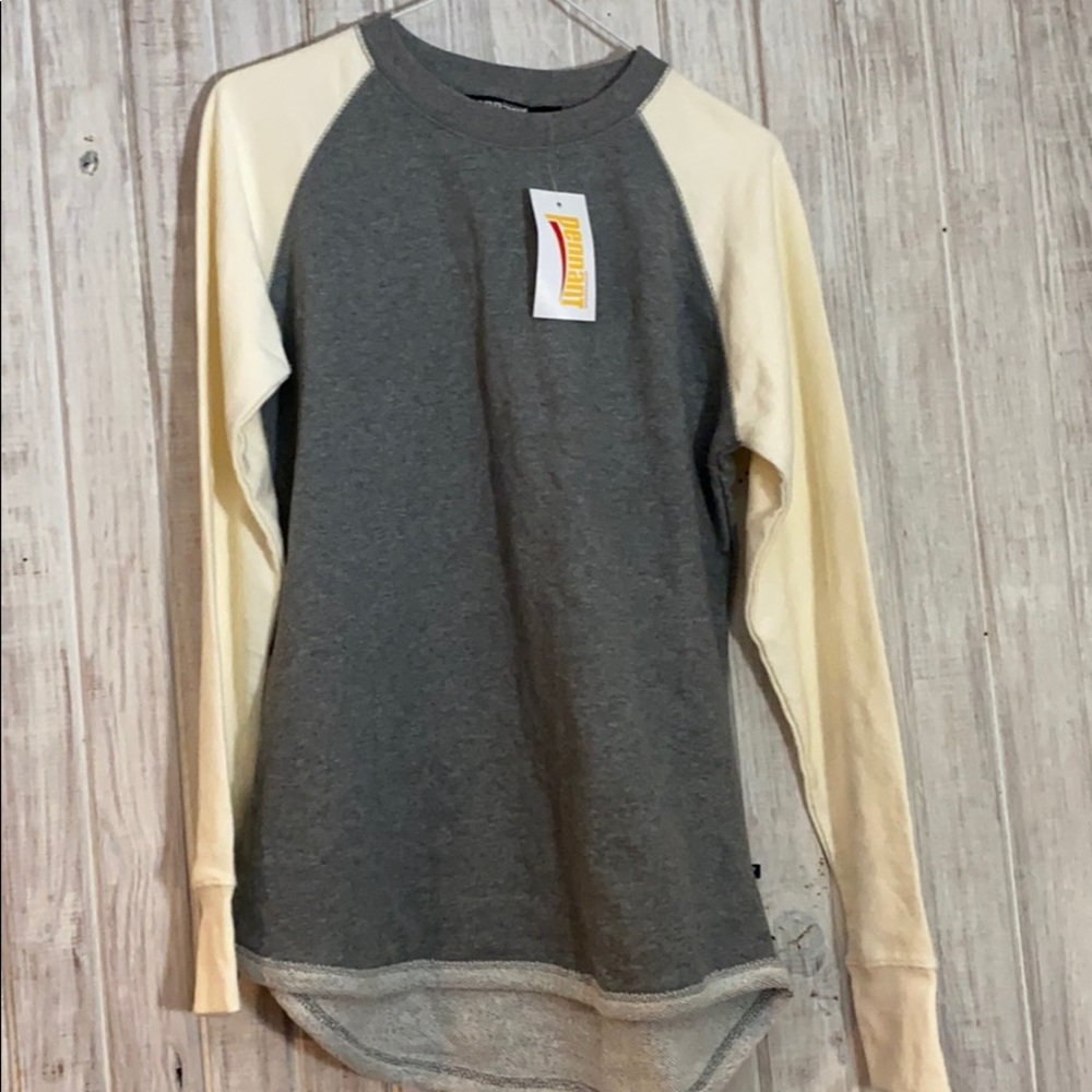 Women’s Pennant Sportswear long sleeve